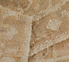 Load image into Gallery viewer, Handwoven Wool & Jute Rug with Traditional Medallion Pattern in Beige – Flatweave