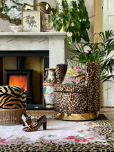 Load image into Gallery viewer, Hand Tufted Leopard Floral Border Designer Rug - 6' x 9' New Zealand Wool, Viscose