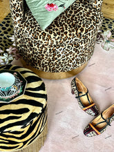 Load image into Gallery viewer, Hand Tufted Leopard Floral Border Designer Rug - 6' x 9' New Zealand Wool, Viscose