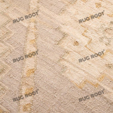 Load image into Gallery viewer, Vintage-Inspired Flatweave Rug with Soft Medallion Design - Beige &amp; Light Grey
